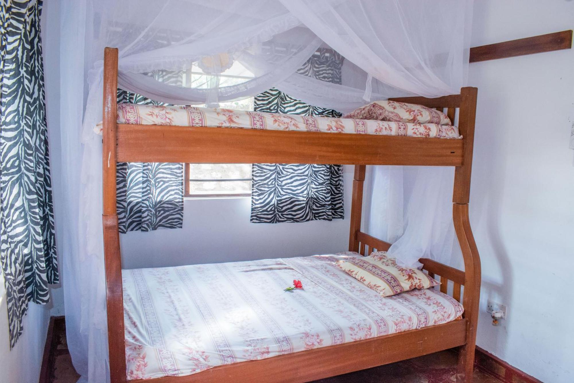 Kijani Cottages In Diani 迪亚尼海滩 外观 照片